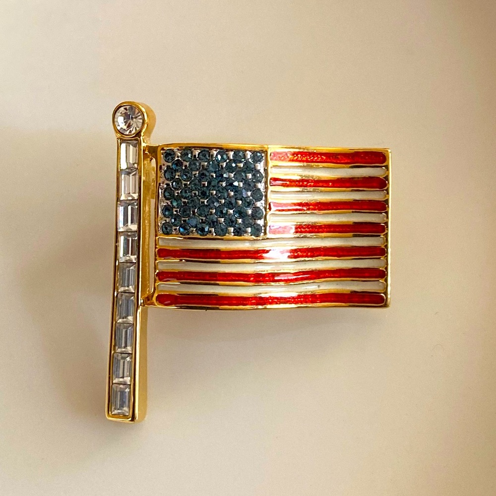 USA Flag Pin with Crystal Accents - Picture 1 of 4